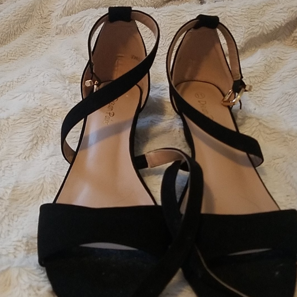 Black Pumps